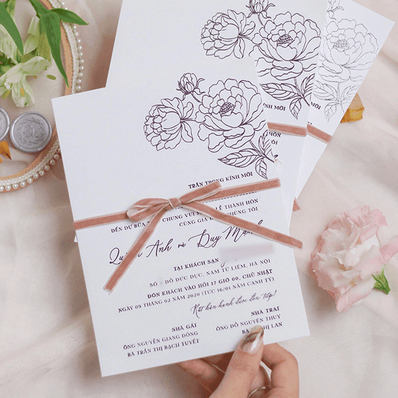 Thiệp cưới là lời mời trang trọng gửi đến người thân, bạn bè