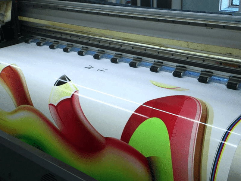 Màu sắc in decal đóng vai trò cực kỳ quan trọng