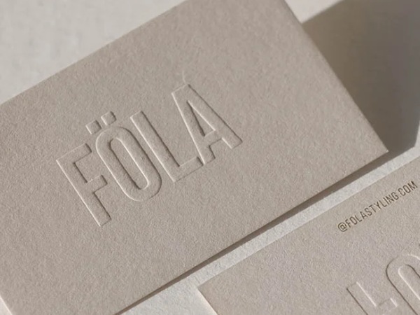 Mẫu name card basic, dập nổi tên thương hiệu