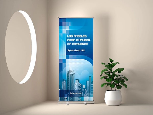 Standee được sử dụng trong các chiến dịch marketing của doanh nghiệp