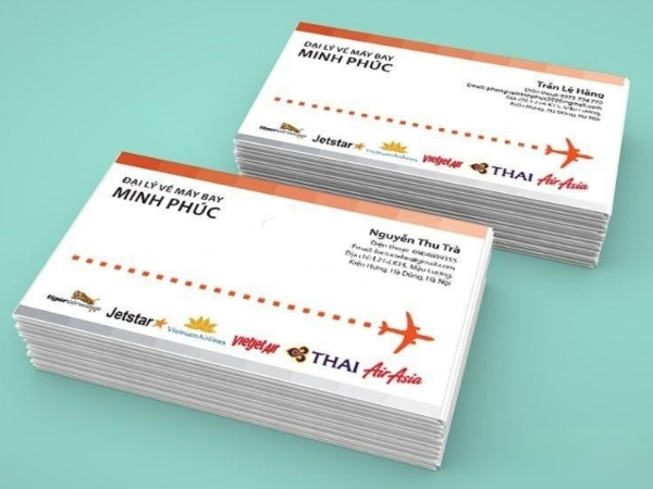 Card visit vé máy bay với tông trắng - cam nổi bật, giúp tăng độ tin cậy cho đại lý