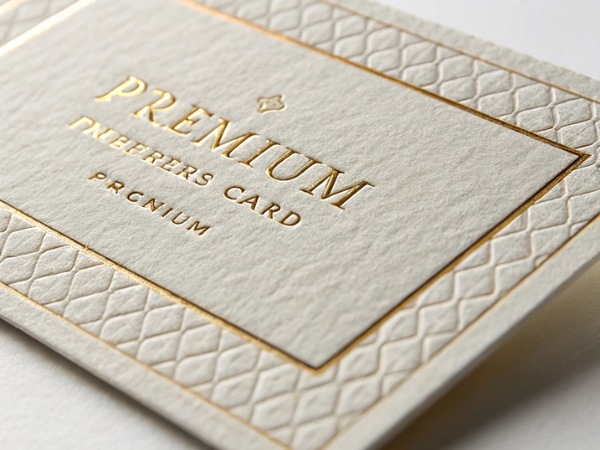 Card visit dập nổi mang lại hiệu ứng thị giác bắt mắt