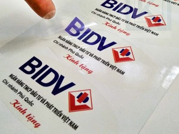 Mỗi chất liệu in sticker đều có ưu nhược điểm riêng biệt