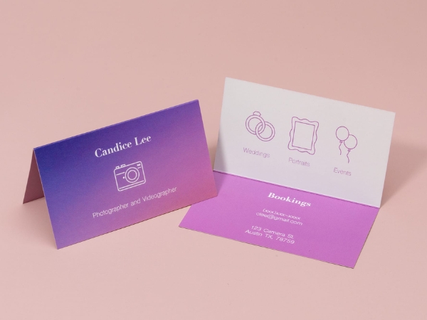 Danh thiếp gấp đôi là dạng name card được thiết kế với cấu trúc gấp thành hai phần