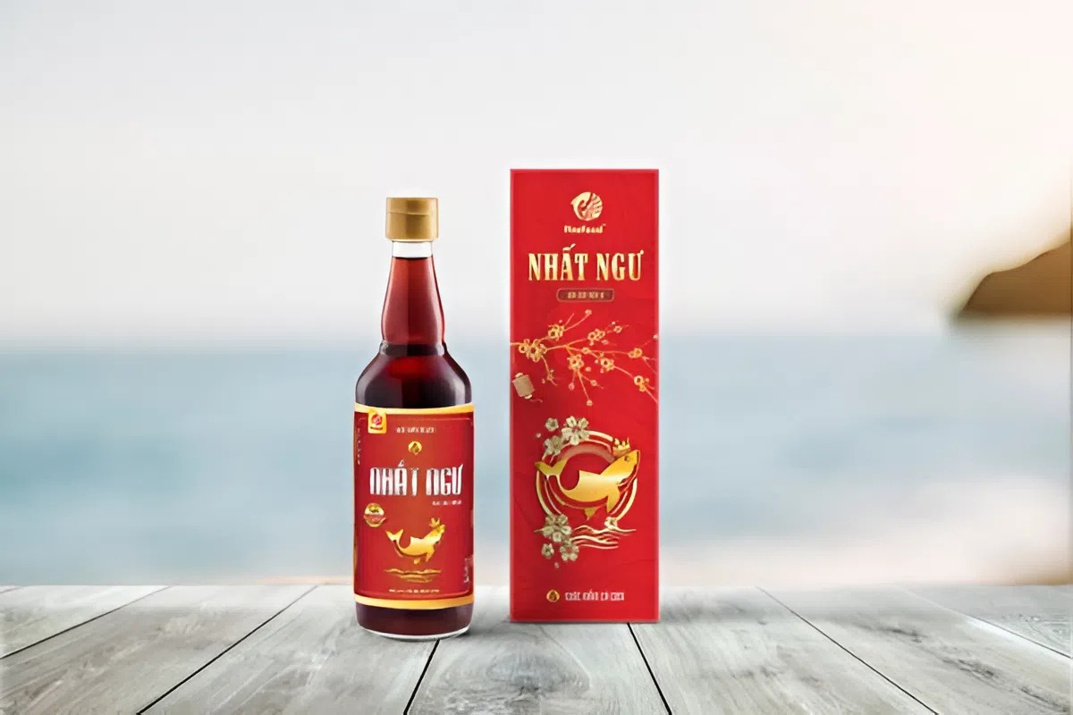 Mẫu tem dán nước mắm sang trọng với thiết kế đỏ nổi bật