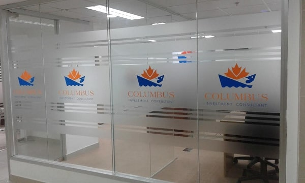 In Decal chữ dán kính có logo công ty