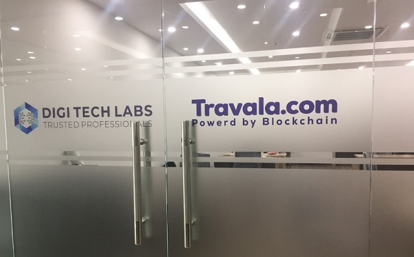 In Decal dán cửa kính có tên logo công ty