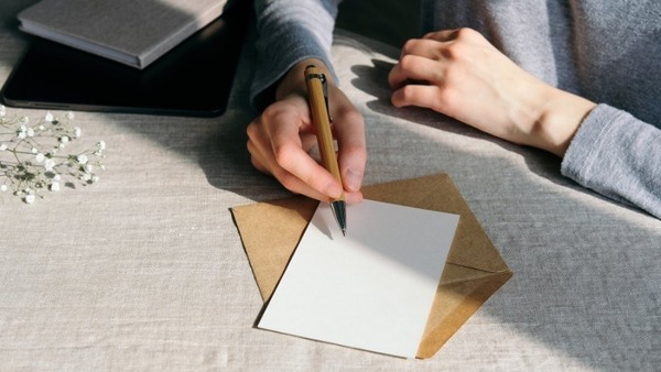 Hướng dẫn cách viết phong bì đám cưới ý nghĩa, ấn tượng