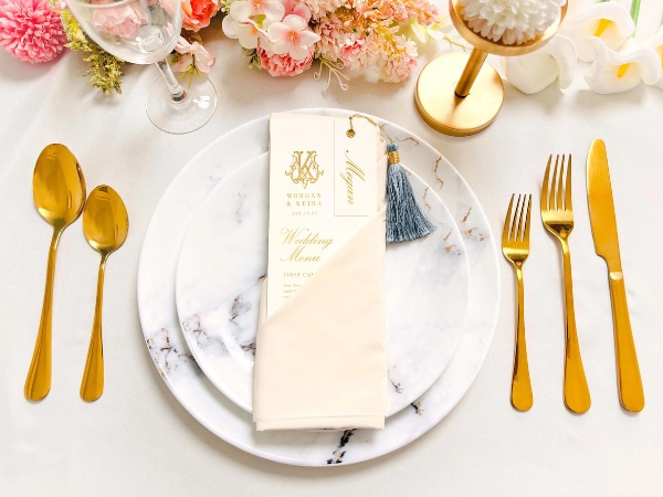 Ứng dụng in ép kim menu tiệc cưới