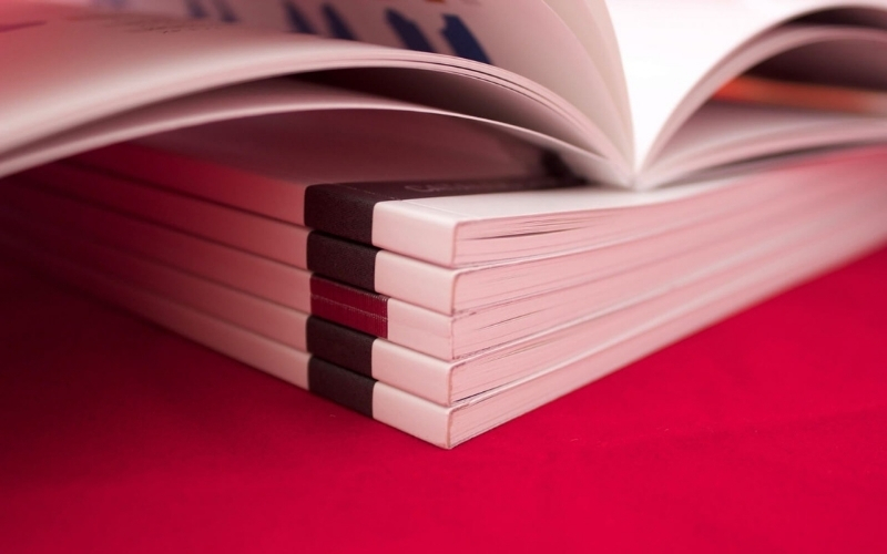 In catalogue đóng keo gáy bền đẹp cho doanh nghiệp