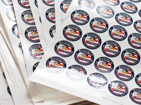 Sticker tròn với thiết kế nhỏ gọn kết hợp với nhiều chất liệu phổ biến