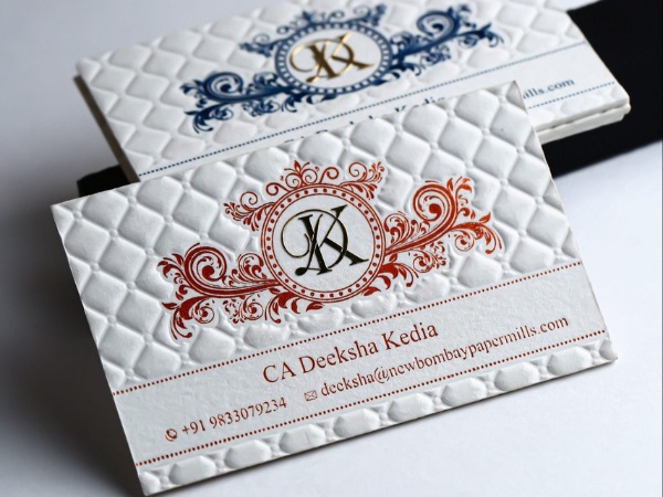 Mẫu card sang trọng với nhiều họa tiết dập nổi ấn tượng