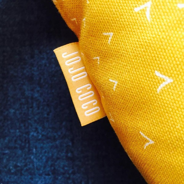 Mẫu mác gắn sườn áo phổ biến được nhiều doanh nghiệp áp dụng