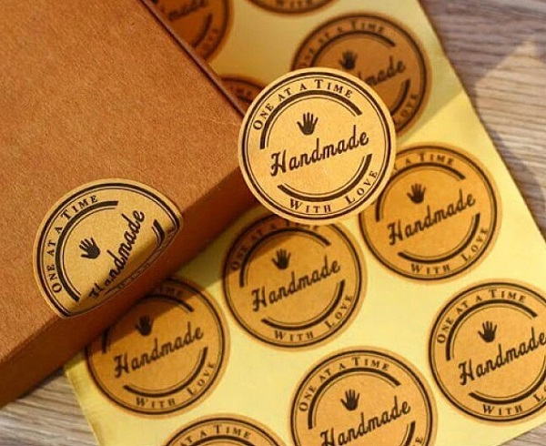 Sticker được thiết kế với chất liệu giấy kraft