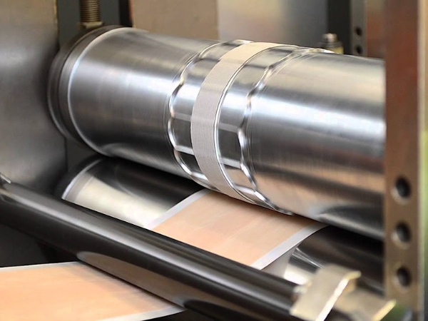 Rotary Die Cut được áp dụng cho sản xuất tem nhãn cuộn