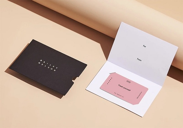 Một thẻ gift voucher đơn giản nhưng vẫn cần đầy đủ các thông tin 