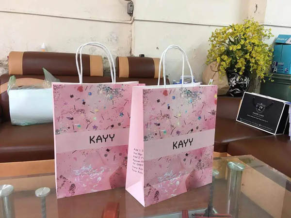 Thiết kế túi giấy quà tặng đựng mỹ phẩm
