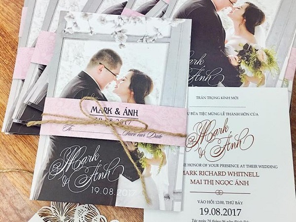 Thiệp cưới lãng mạn nhẹ nhàng cho các cặp đôi