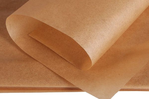 Chất liệu giấy Kraft màu nâu gỗ mộc mạc