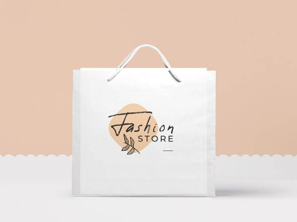 Túi giấy shop quần áo nền trắng chữ đen kết hợp với thiết kế độc đáo
