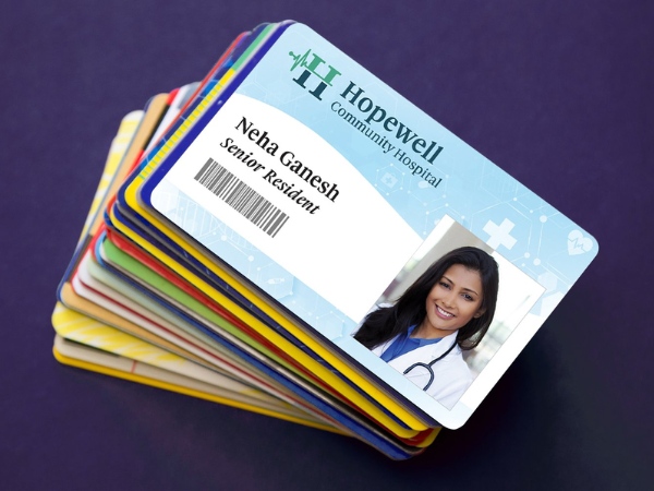 Thẻ nhựa in ấn thông tin nhân viên