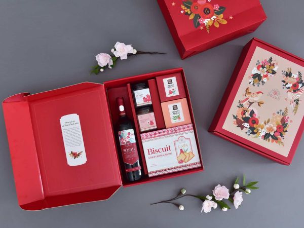 Mẫu hộp giấy cao cấp phù hợp với những mẫu trang sức sang trọng