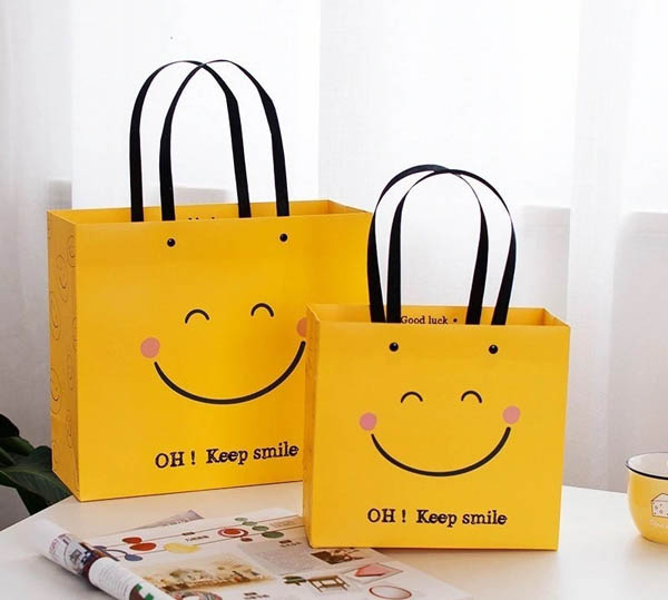 Túi giấy shop quần áo phong cách dễ thương