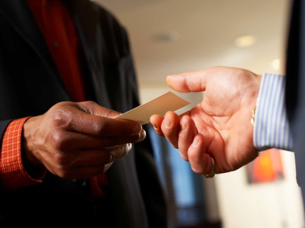 Name card mỹ thuật ghi ấn tượng mạnh với người nhận