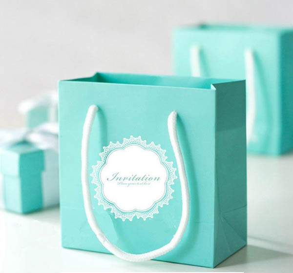 Mẫu túi giấy đựng mỹ phẩm với thiết kế đơn giản