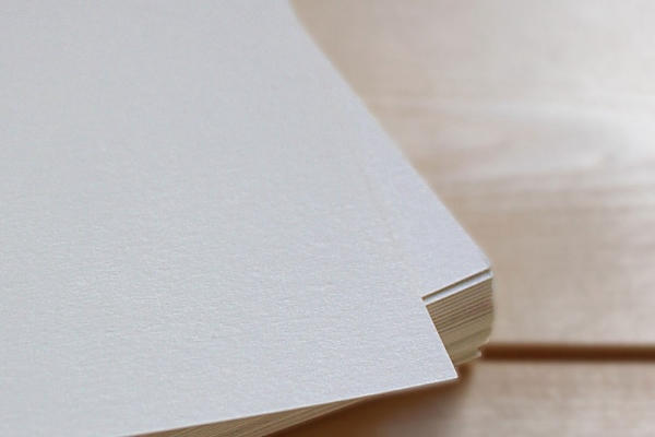 Giấy Ivory có độ cứng tốt hơn