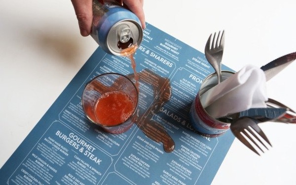 Menu nhựa có khả năng chống nước, bền bỉ theo thời gian