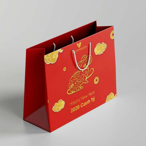 Túi giấy chúc mừng năm mới làm cho quà tặng trở nên bắt mắt và đặc biệt hơn