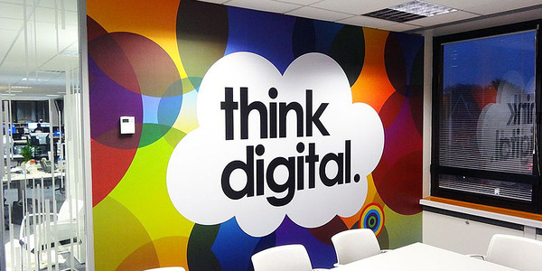 In decal khổ lớn dán tường